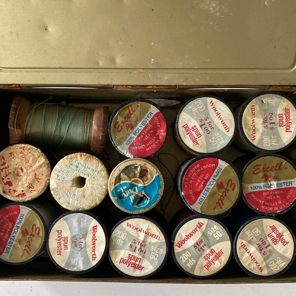 Vintage Louis Sherry Candy Tin Sewing Box - Picture 4 of 8